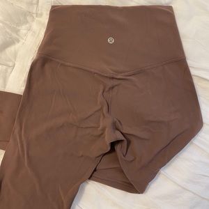 Lululemon aligns mauve/brown color